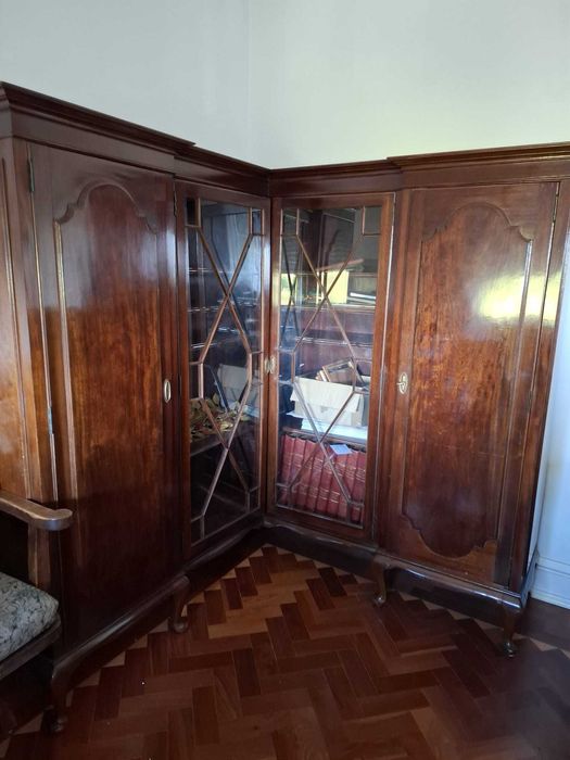 Móvel livreiro, louceiro ou roupeiro de canto