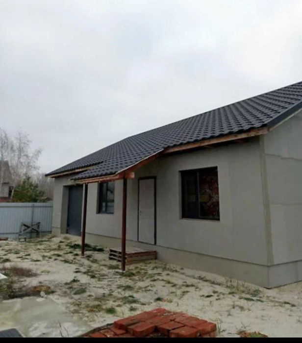 Продам будинок на три кімнати