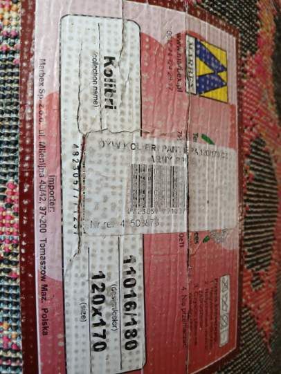 Dywan czarny z kolorową panterą