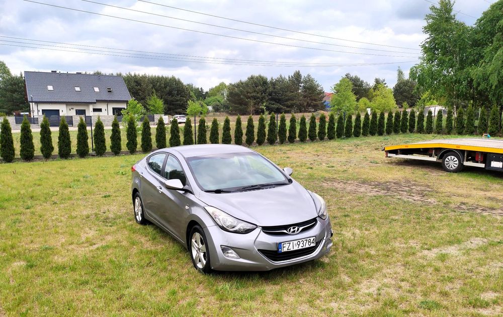 Hyundai Elantra 1,8 Benzyna Ładna Klimatronik Lekko uszk Zarejestrowana