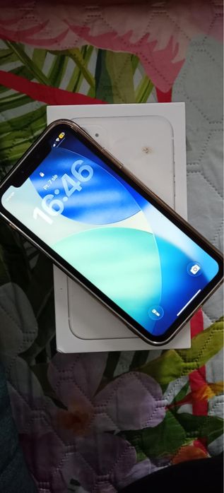 Sprzedam lub zamienię na telefon z Androidem phone 11 biały stan idealny