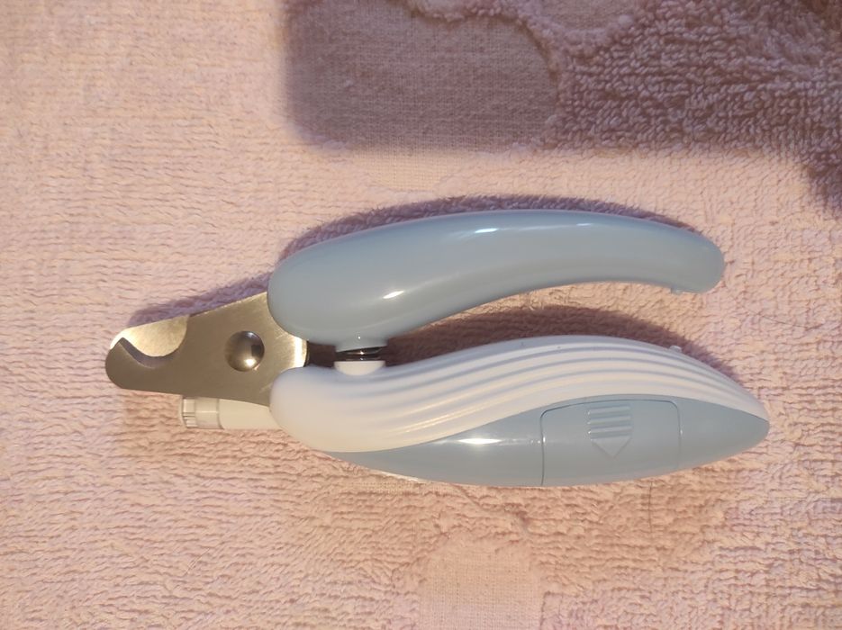 Кусачки для ногтей с подсветкой