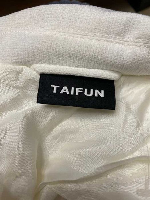 Biała elegancka marynarka, żakiet Taifun