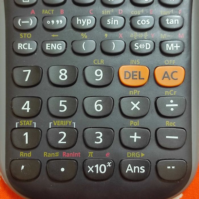 Професиональный инженерный калькулятор - Casio FX-83GT PLUS