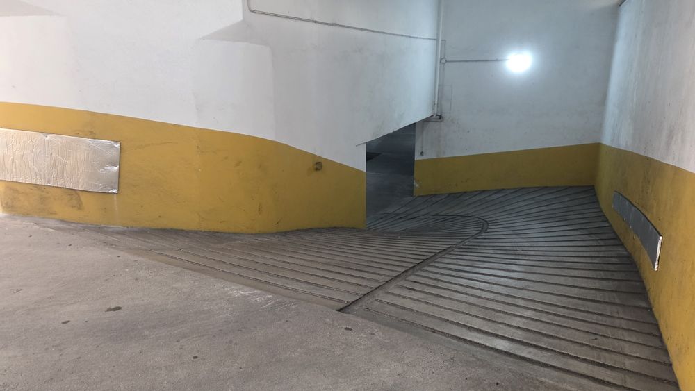 Lugar de Garagem (Junto à PSP)