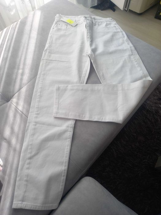 Spodnie jeansy nowe białe