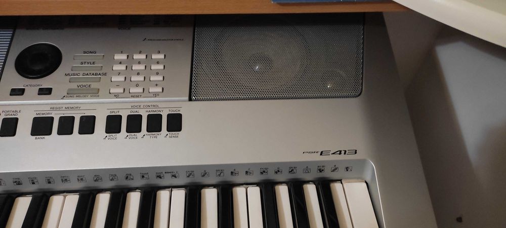 Vendo YAMAHA PSR-E413 — COMO NOVO | Excelente oportunidade!