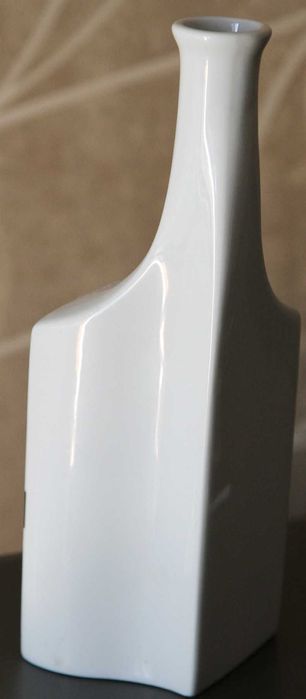 Ваза керамічна біла, оригінальна .