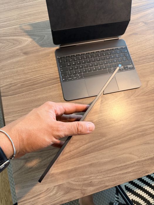 iPad Pro 13” M4 2TB Wi‑Fi + 5G + Magic Keyboard PT