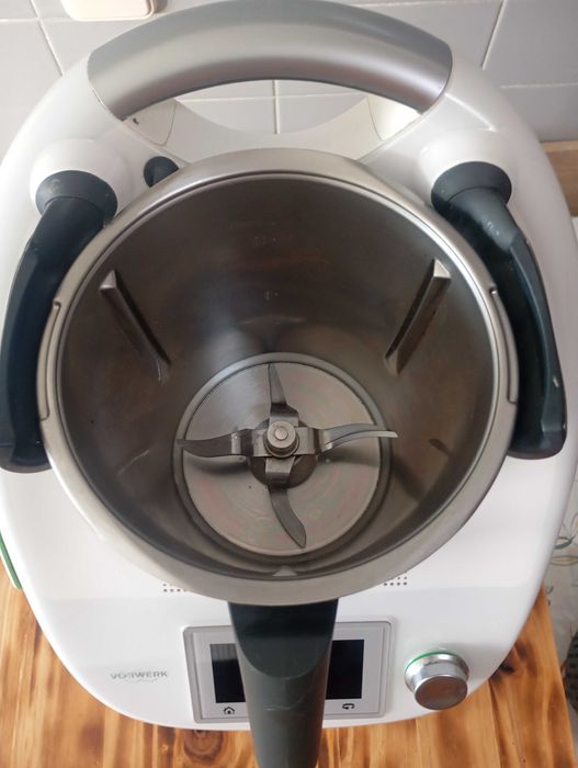 Vende-se Bimby TM5, em perfeitas condições, com todos os acessórios.