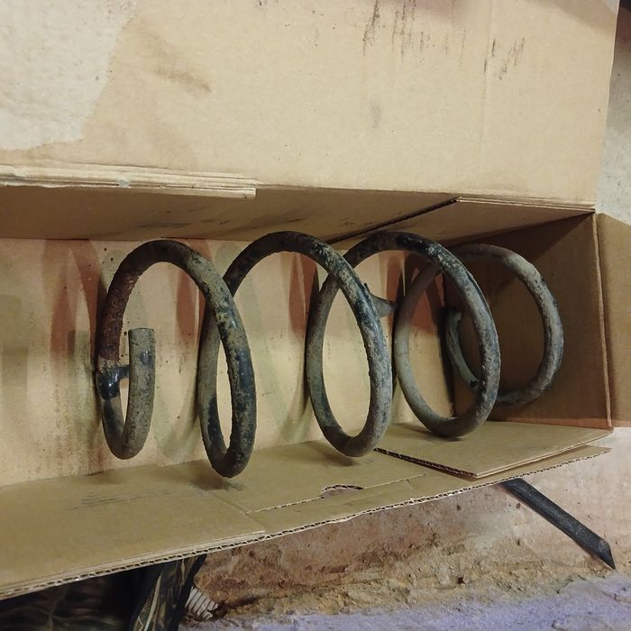 Skoda Oct, Superb/VW Golf, Tuaran Передня пружина оригінальна