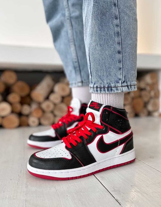 Air Jordan 1 Retro High OG Bloodline