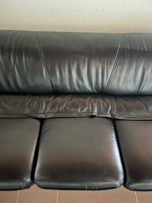Sofá preto em pele como novo