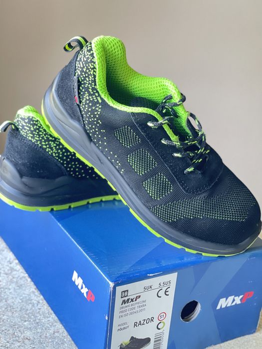 Nowe buty, z metalowym noskiem