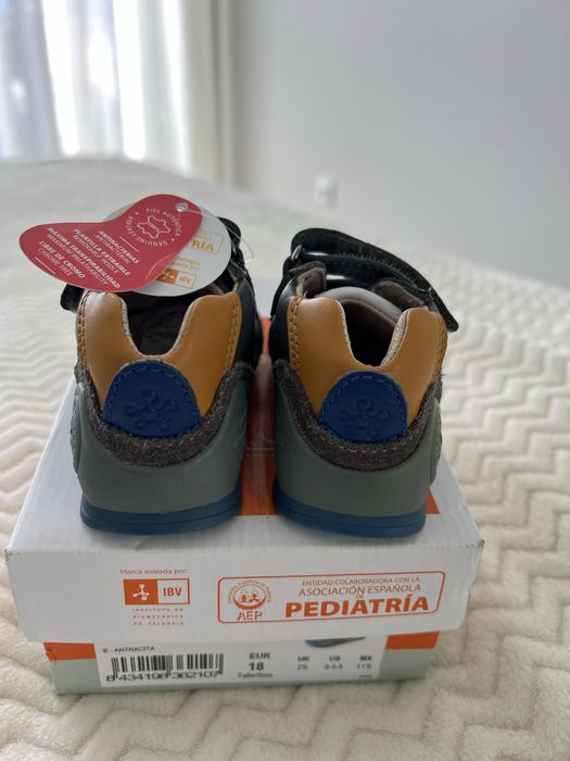 Sapatilhas Biomecanics 18