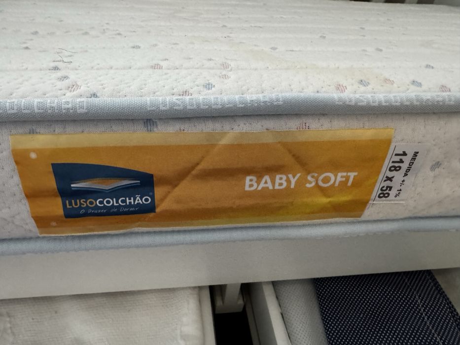 Berço 120x60 cm IKEA com colchão  lusocolchão em optimo estado. O colchao tem marcas de uso.  O berco é regulavel e tem os acessorios completos.