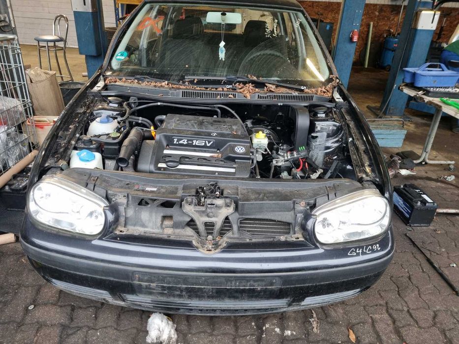 Розборка/Продаж запчастин Volkswagen Golf 4