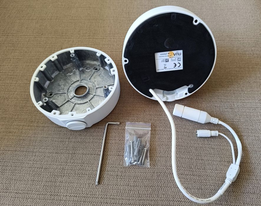 Відеокамера Uniview з моторизованим варифокальним об'єктивом 2,8-12