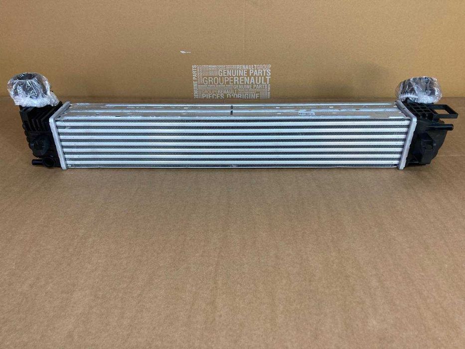 Радіатор інтеркуллер на Renault Megane 3 Scenic 3 / Grand Scenic 3