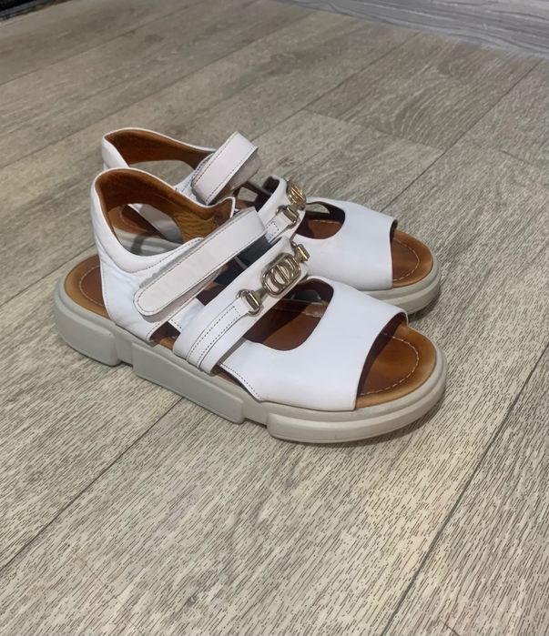 Білі босоніжки Estro шкіра