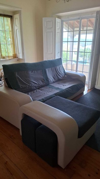 Sofa com varios extras