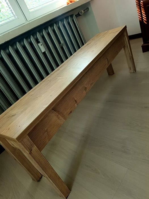 Ława z jasnego drewna