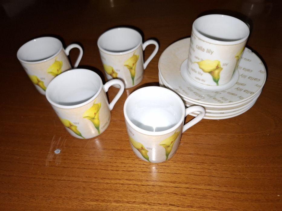 Conjunto de 6 chávenas de café com respetivos pires