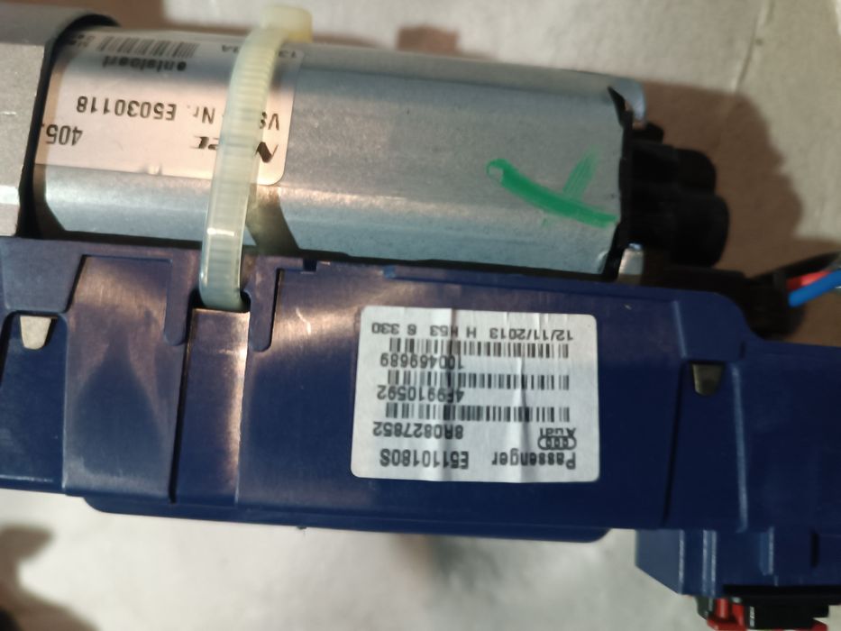 Audi Q5 8R 14 рік електро привід багажника петлі моторчик розборка