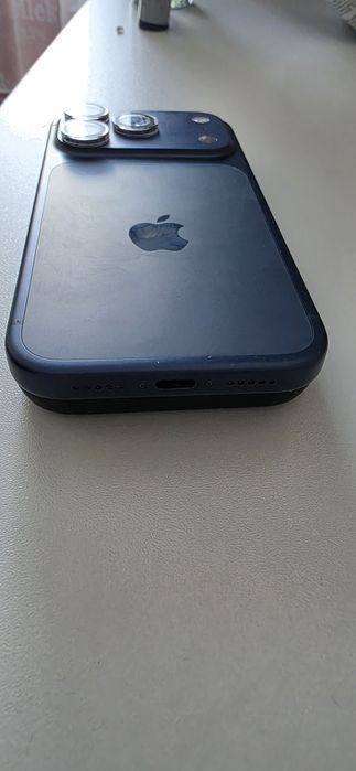 iPhone 17 Pro Granatowy