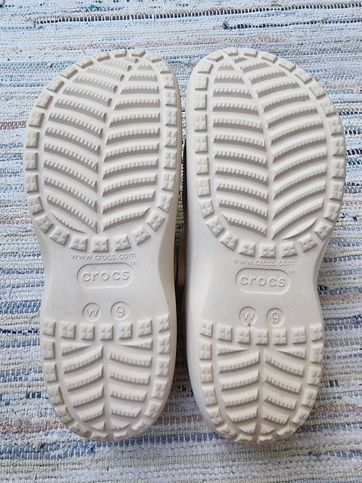 Buty Crocs beżowe w9