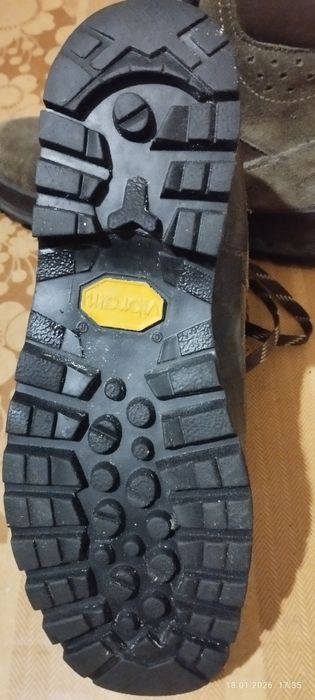 Продам чоловіче шкіряне взуття в гарному стані