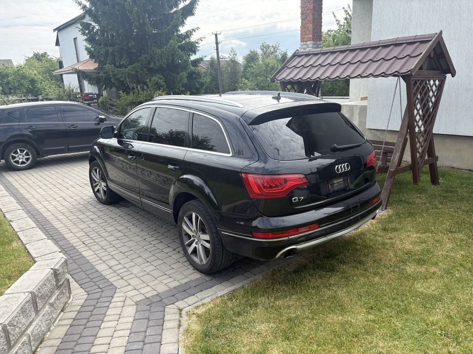 Автомобіль ауді Q7