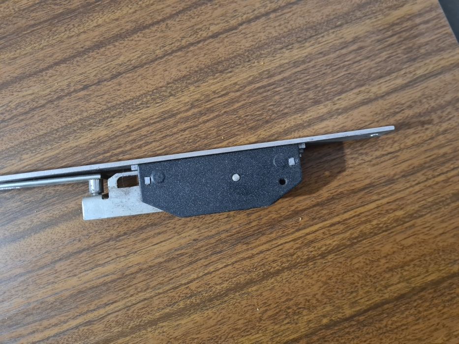 Fechadura multiponto de embutir

Sem maçaneta nem cilindro/canh