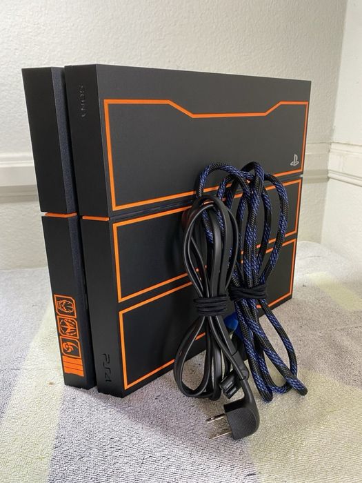 PlayStation 4 Call of Duty: B.Ops III Edição colecionador  +- 80 jogos