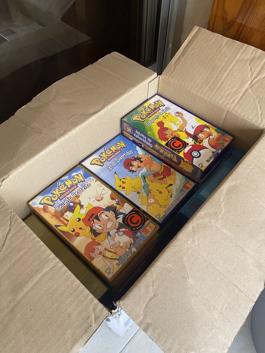 Caixa com cassetes de desenhos animados