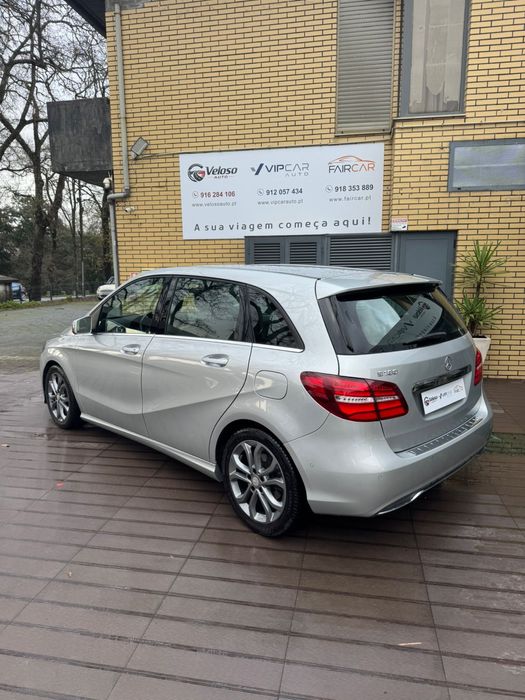 Mercedes-Benz B180 - Pack AMG red
