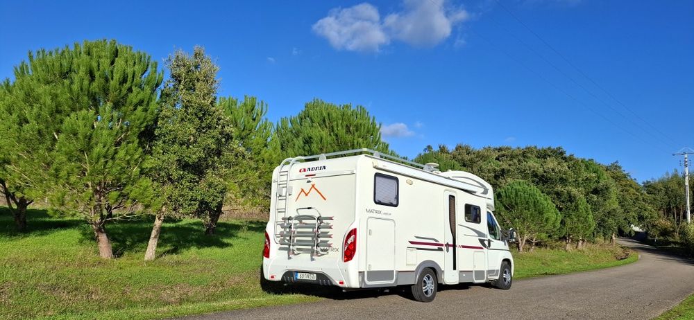 Vendo Autocaravana   ADRIA   MATRIX 680 SP    5 LUGARES  -  5 DORMIDAS
