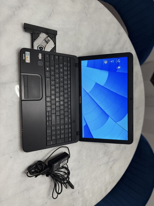 Toshiba Satellite C855d-S5196 15’6 500GB jak nowy oryginalny Windows
