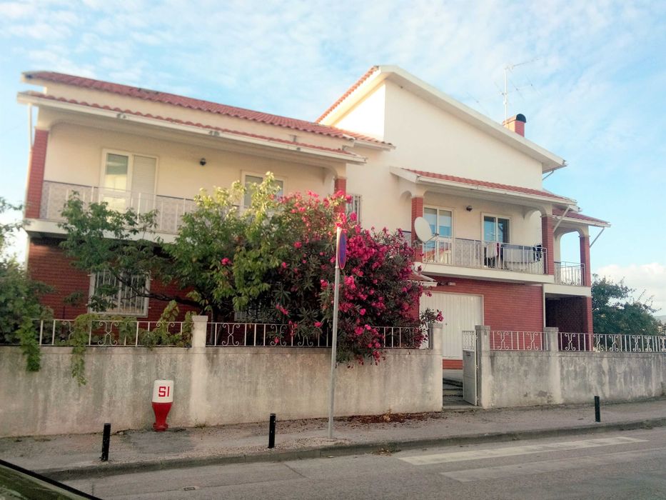 Quarto c/WC privativo e varanda em Celas - só disponível para 1mês (Maio)