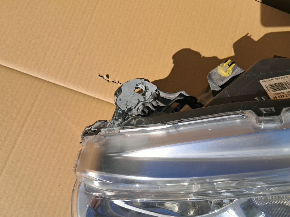 Farol esquerdo peugeot 208 original