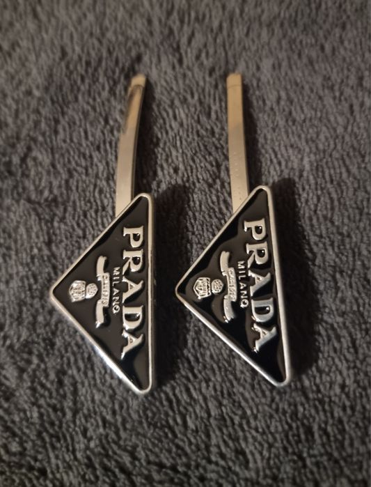 Парные заколки невидимки Prada