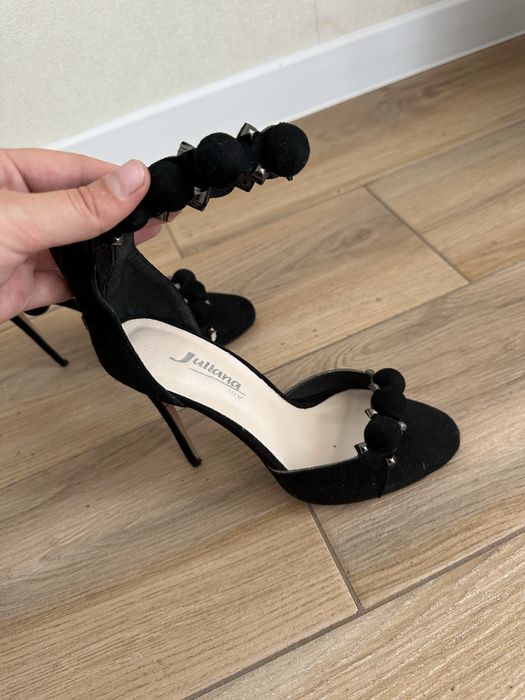 Босоніжки на шпильці замшеві