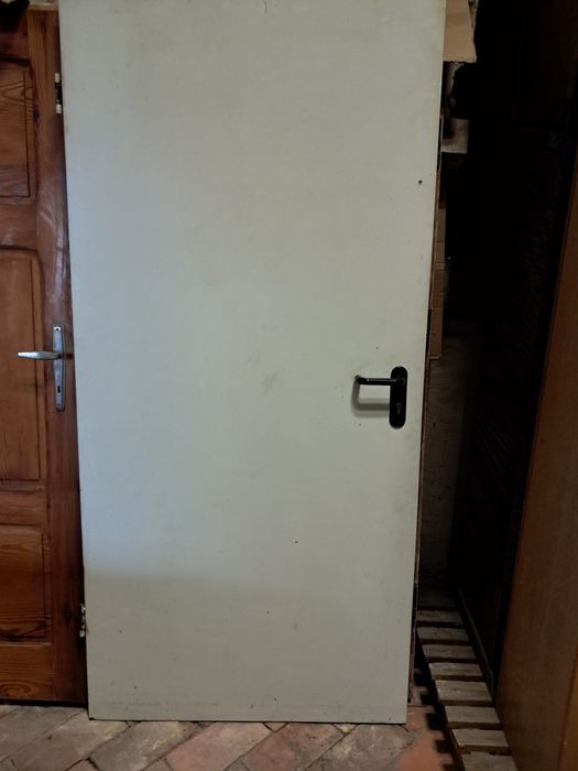 Drzwi stalowe zewnątrz wewnątrz