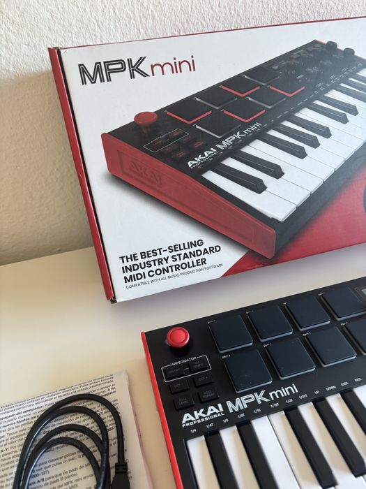 Akai Professional MPK Mini mk3 Controlador MIDI usb 25 Teclas Novo