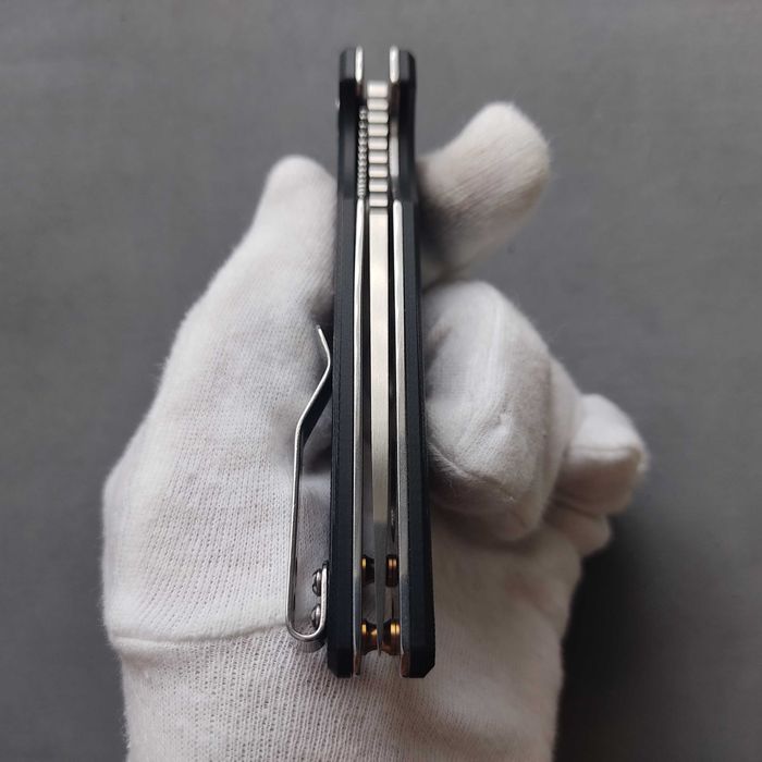 Ніж від фірми Eafengrow EF230. Лезо з D2.