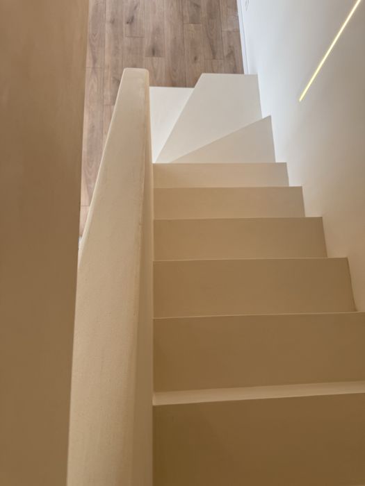 Eksluzywne wykonczenia z mikrocementu - podłogi, ściany, schody,