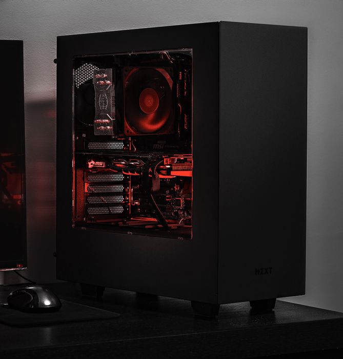 PC - I5 6600k 1070 GTX, 16GB RAM, 512GB SSD + 1TB DISCO