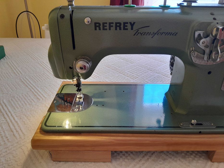 Máquina de costura Refrey Transforma como novo