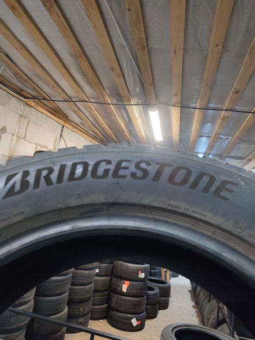 Шини 225/60 18 Bridgestone Blizzak LM005