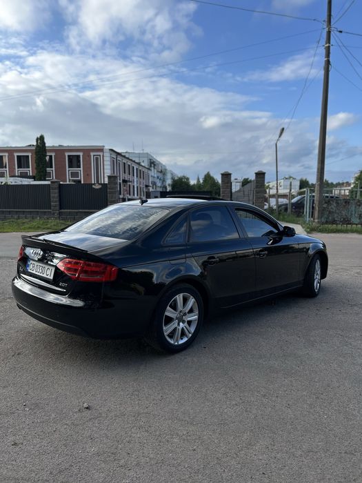 Audi a4 b8 Premium 2010 2.0 tfsi 211лс